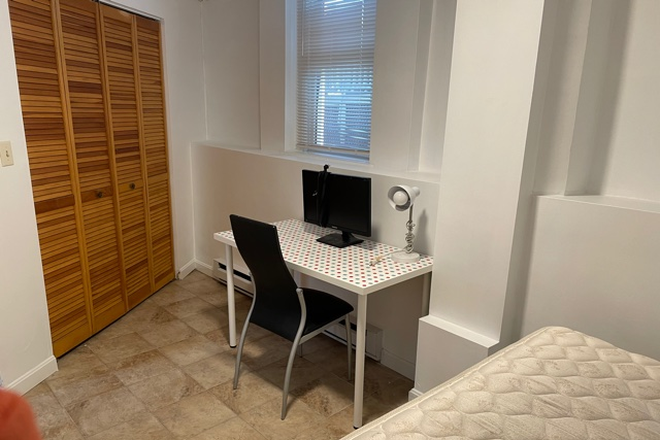 Bedroom - "Private Bedroom" Brighton/Brookline - Step to B, C & D Green line Apartments