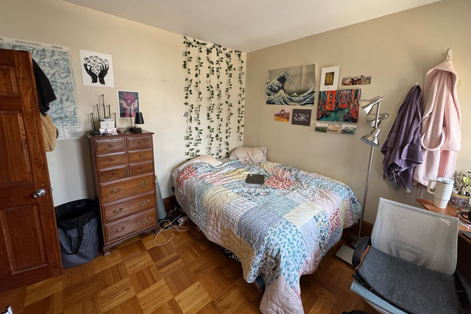 Bedroom - Private Bedrooms available  in a newly renovated Unit within walking distance to Tufts Campus Apartments