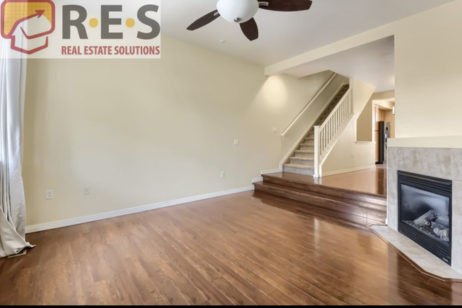 Family room - 3 bedroom 4 bathroom townhouse