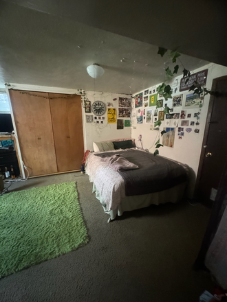 Open bedroom - House close to campus!