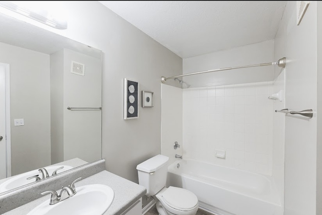 bathroom - Stoneridge Apartment