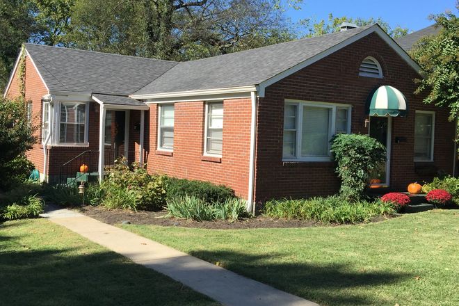  - Very cool and artsy one bedroom duplex in Waverly Belmont! 2 miles from campus
