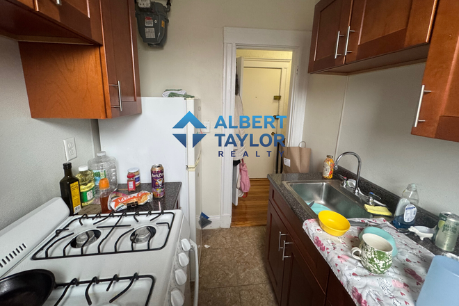 Kitchen - Cozy studio apartment near campus!! No Broker Fee!!