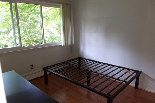 bedroom - Walk to Campus/Grocery/Cafe, Year 2026-2027, Free Parking/Laundry Apartments