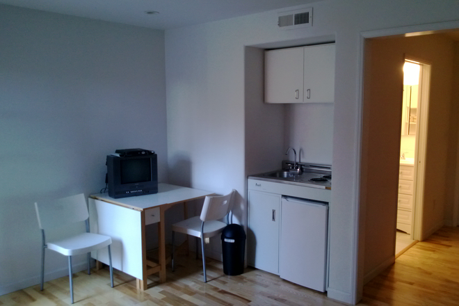 Kitchenette - Quiet Rockridge studio with backyard, near College Av. and BART Apartments