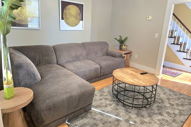 Livingroom ~ sectional, entertainment center, smart TV, coffee table, area rug - Amazing  Large 6 Bedroom - 2 Bathroom House (DISCOUNT AVAILABLE FOR GROUPS OF 6)