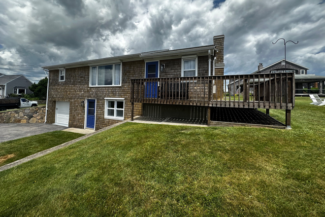 Welcome to GoldenHour! - Private and spacious, views of Roger Wheeler House