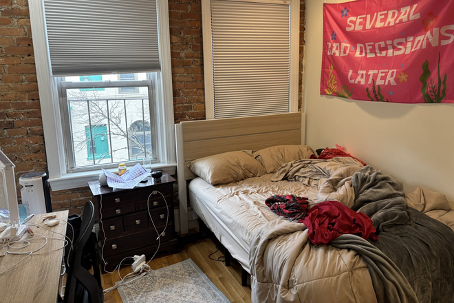 Bedroom - 3 Bed Available 9/1/26! *CONTACT NOAH 603-470-8181 Apartments