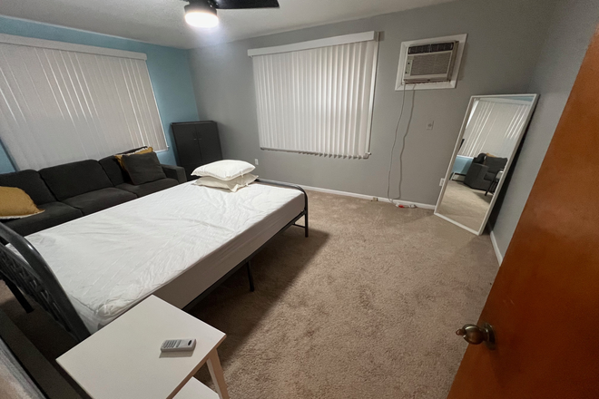 Spacious Furnished Room - Apartment in Charming Neighborhood - All Utilities Included