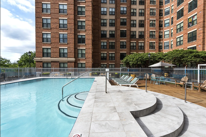 Outdoor pool - UView SUMMER 4x2 - FIRST MONTH (May) FREE Apartments