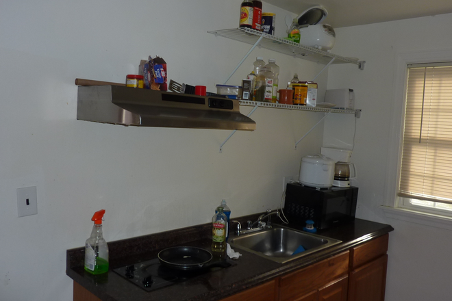 Kitchen - 4-bedroom 2-Bath apartment unit: roommates needed. 1.3 miles to UMD
