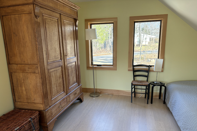 bedroom area - Solitude on waterfront Ashford Lake Apartments