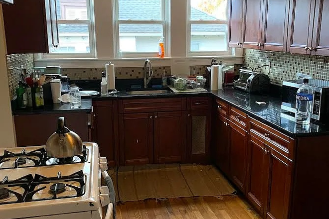 Kitchen - Awesome Off-Campus House – Steps from BC campus