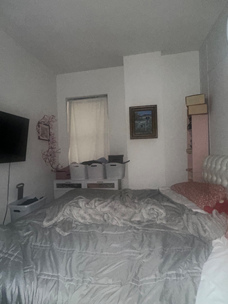 Bigger Bedroom - 3 bedroom apartment in luxury building- 2 roommates needed