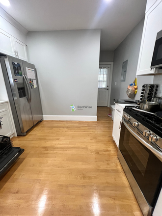 1 - JUNE 2027 | Arlington 6 Bed, 2 Bath Duplex | Central A/C | Water Included | No Broker Fees! Apartments