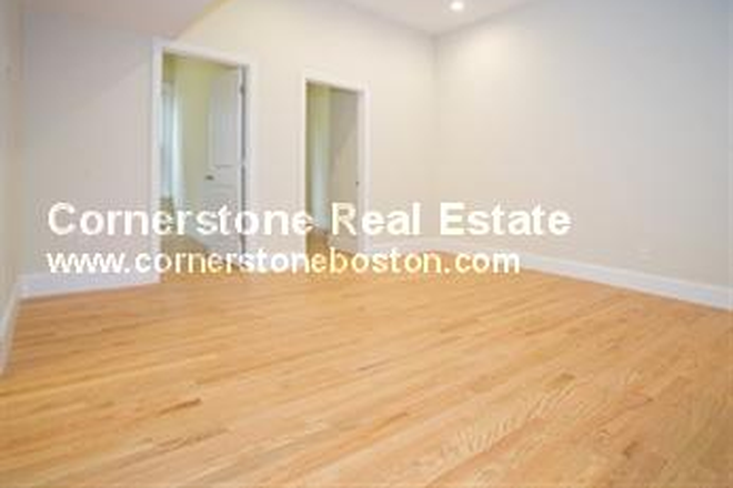 Bedroom - Room for Rent in Beautiful Apartment  - Close to Harvard Med and bus #1
