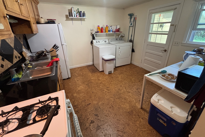 Kitchen - 2 BR, 1 BTH apt in Shutesbury, 15 min drive to campus