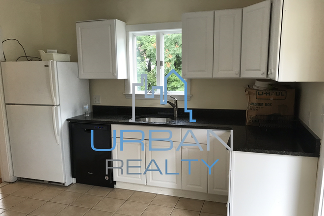 KITCHEN - **JUNIOR YEAR 2026-2027**  LARGE 6 BED 2.5 BATH - LARGE LIVING ROOM AND KITCHEN - WALK TO CAMPUS House