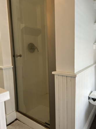 2nd floor bathroom - 2 BR/2BA Historic Rowhouse 728 South Wolfe Street