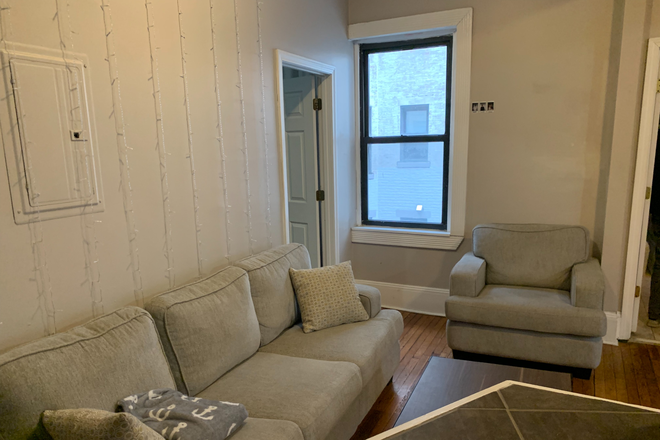 Living room - 1066 Commonwealth Ave - RENOVATED OFF CAMPUS HOUSING!! HUGE BEDROOMS! Apartments