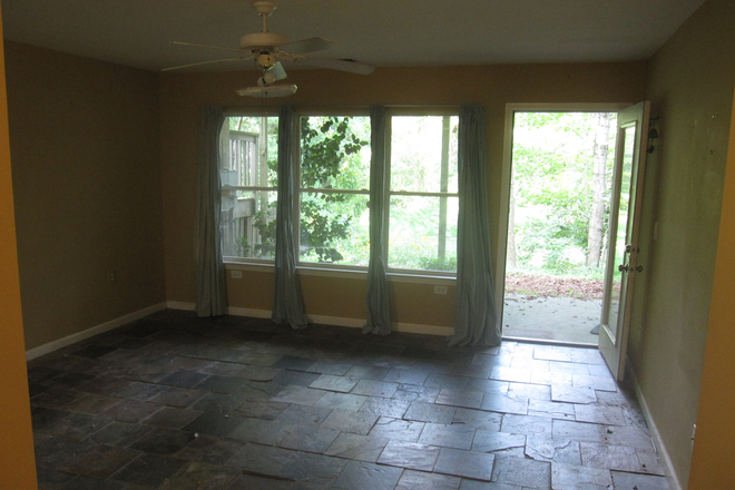 Living room - 1br/1ba on 5-acre organic farm with pond view Apartments