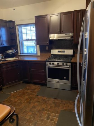 Kitchen - 6 bedroom house 3 bathrooms