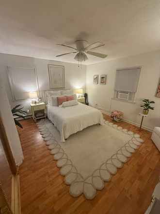 Bedroom - House minutes from King St and Campus