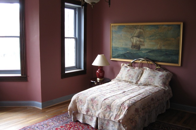 bedroom - FEMALE ROOMMATE Very Spacious Two Bedroom Apartment