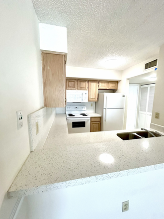 Breakfast bar - UNIVERSITY INN - 2/2 with NEW FLOORING - W/D & Central A/C -  READY TO MOVE IN! Condo