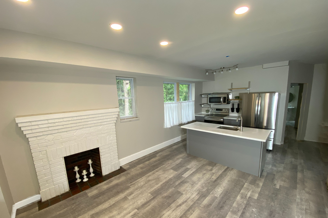 kitchen island - Student Housing NOW LEASING FOR 2026-2027 Duplex