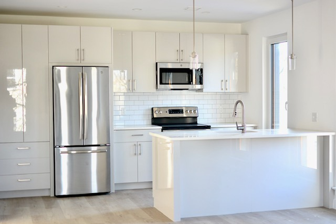 Kitchen - Modern newly renovated 4 bed 2 bath Duplex! Rental