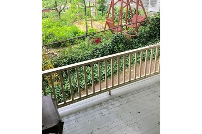 porch next to the garden - light and spacious 2 bedroom apartment