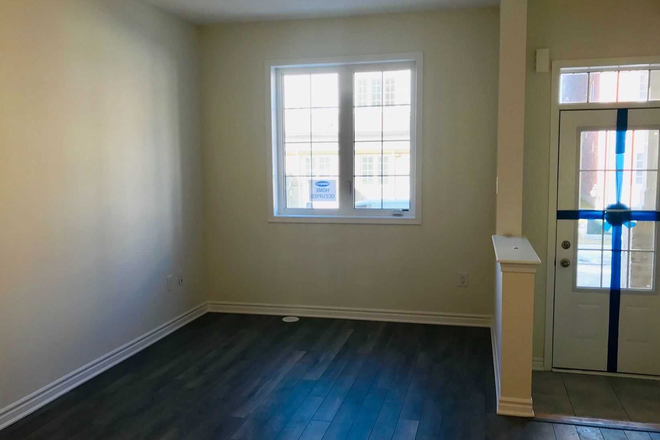 living room - Townhouse at Kennedy/Ellesmere