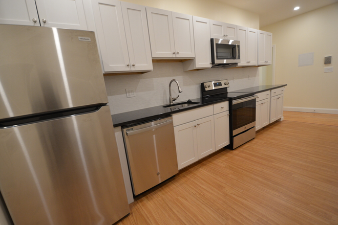 Kitchen - 4 Bed Available 9/1/25!! *CONTACT NOAH 603-470-8181 Apartments