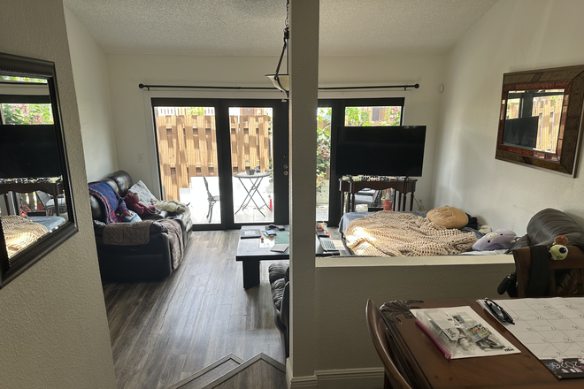 Living Room/Bedroom 2 - Comfy townhouse close to NSU campus