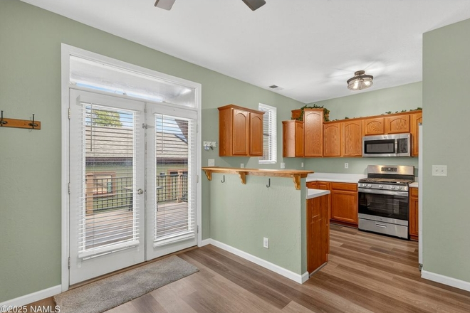 Kitchen - Master Suite 5 Minutes from Campus Townhome