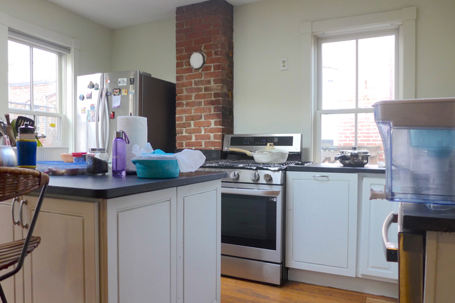 bostonrealtyonline.com - Immaculate Fort Hill Six Bed with Porch and In-unit Laundry Rental