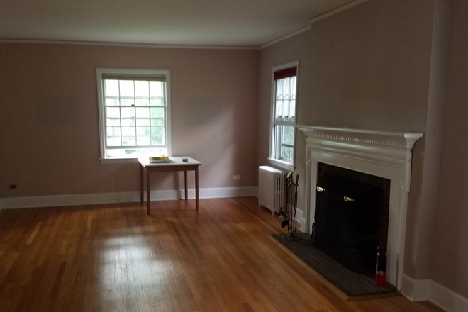 Living room - 3BR/2 bath apt-84 Jefferson Rd-Princeton