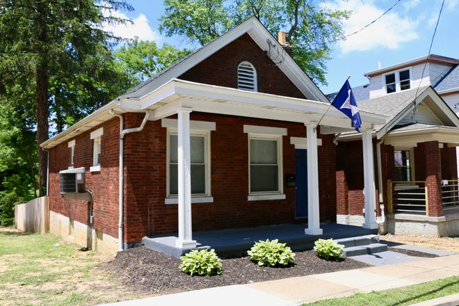 Exterior - 2 Bedroom on Clarion (short walk to campus!)