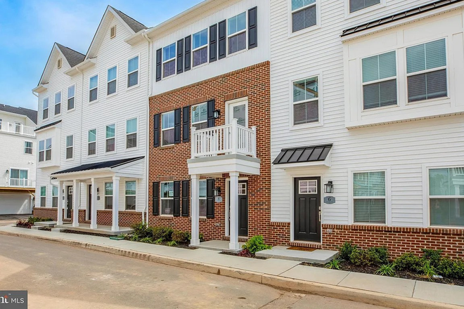 Outside Steer View - River Pointe- Brand New 4 BR Townhome