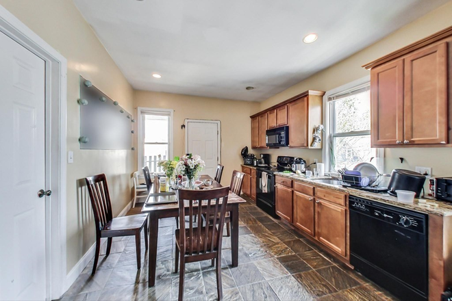 x - Spacious 5 Bed in Mission Hill | Great Layout | 9/1 Apartments