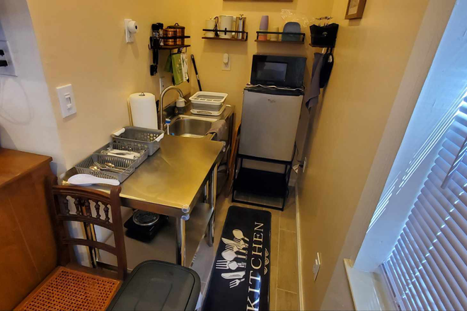 Kitchenette - Furnished Studio Near UM Walking Distance to Trolley/Metrorail Private Bath & Kitchenette Apartments