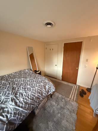 Bedroom - 81 Summer St Amherst, MA 01002 - $733/month Spring Sublease Apartments