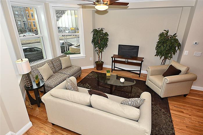 Living room - 1500ft2 - 3bd/3.5bath+Basement, Renovated and Bright Victorian 3-Story Row House