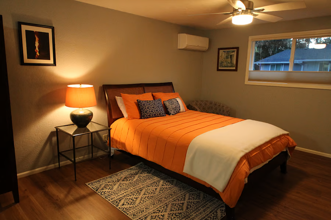 Bedroom - Sunset Suite – Peaceful Furnished Studio 10-Min Drive to UO House