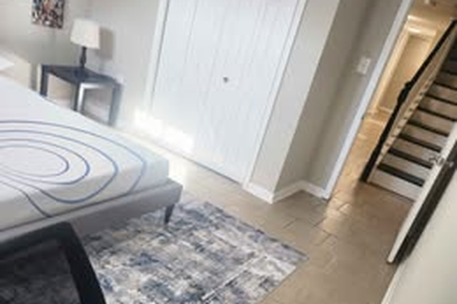 basement bedroom - $800 - $850 per room!!! TWO Furnished Rooms !!! Renovated TH 10 mins walk to JHBSPH, JHUSON & JHH Townhome