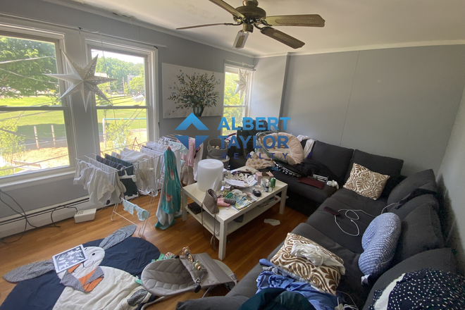 Living Room - Cozy 2 Bedroom near GreenLine!! Apartments