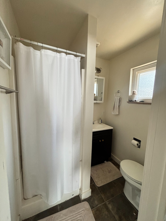 Bathroom attached to bedroom - La Flaminga House