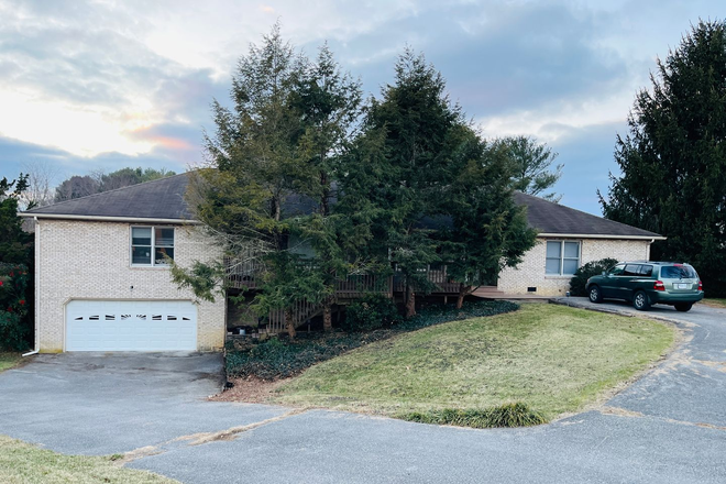  - 3 Bedroom 2 Bath Duplex with 2 Car Garage