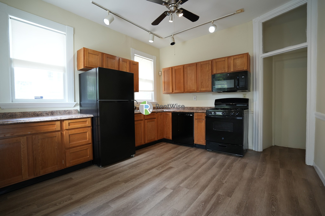 1 - AVAIL NOW- Brighton 3 Bed 2 Bath, W/D in Unit, Easy MBTA-No Fee! 1 Month Free!